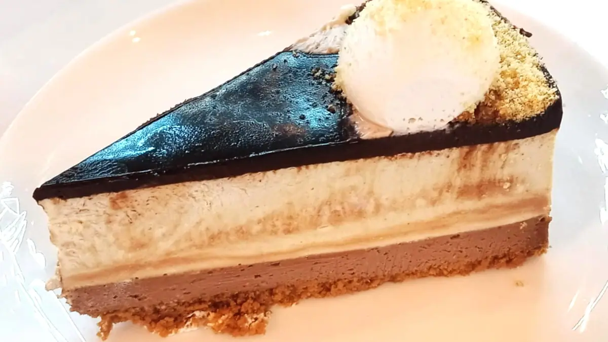 Cakes & Craves – cake shop in Mill Meads, London